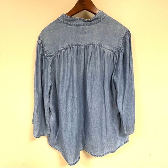 Chicos chambray top with bell sleeve. Size 16/18 - Picture 9 of 11